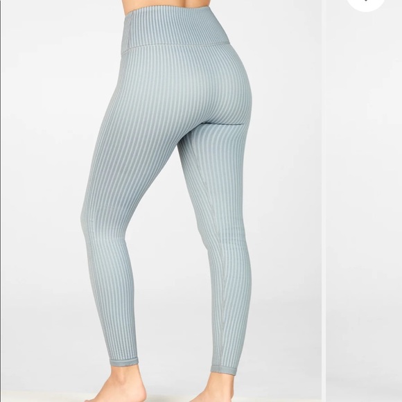 Fabletics Workout Set - Picture 5 of 6